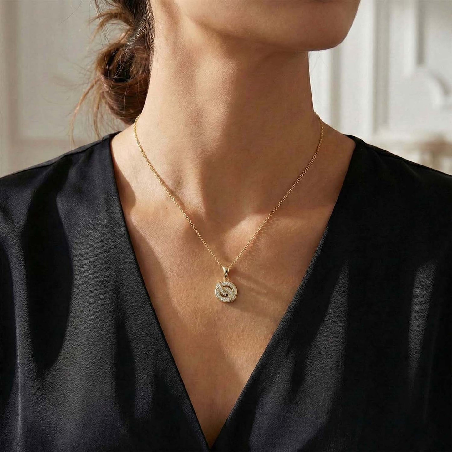 LADIES PENDANT 0.15CT ROUND/BAGUETTE DIAMOND 10K YELLOW GOLD